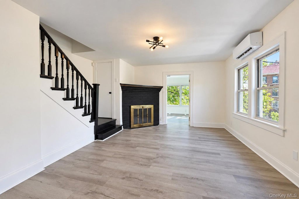 Photo of 125 Caryl Avenue, Yonkers, NY 10705 (MLS # 1062967)