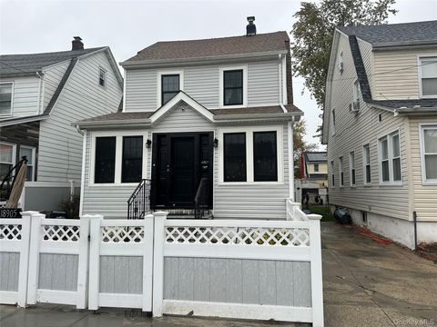 Photo of 189-05 Mangin Avenue, Saint Albans, NY 11412 (MLS # 931541)