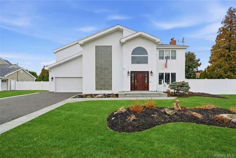 61 Bayview Avenue Massapequa NY 11758