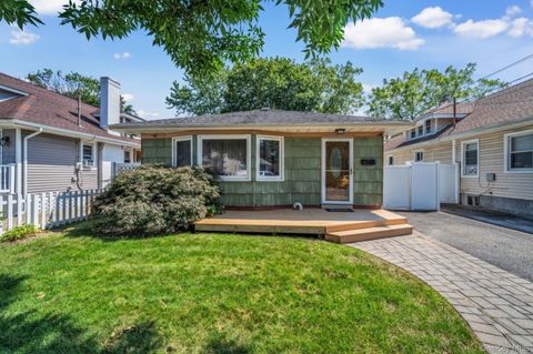 Photo of 2761 Harvard Place, Baldwin, NY 11510 (MLS # 901111)