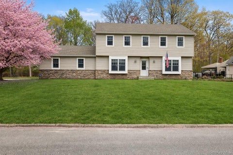 Homes For Sale - 7 Midfield Street<br/> Stony Brook, NY 11790