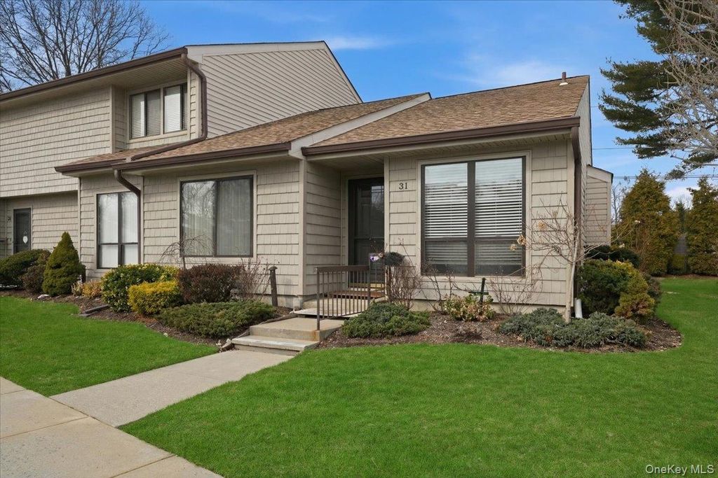 Photo of 31 Stanford Court, Wantagh, NY 11793 (MLS # 965391)