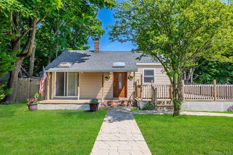 Homes For Sale - 3 Laurel Road<br/> Mastic Beach, NY 11951