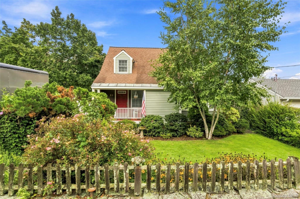 Photo of 60 Livingston Avenue, Valhalla, NY 10595 (MLS # 1046582)