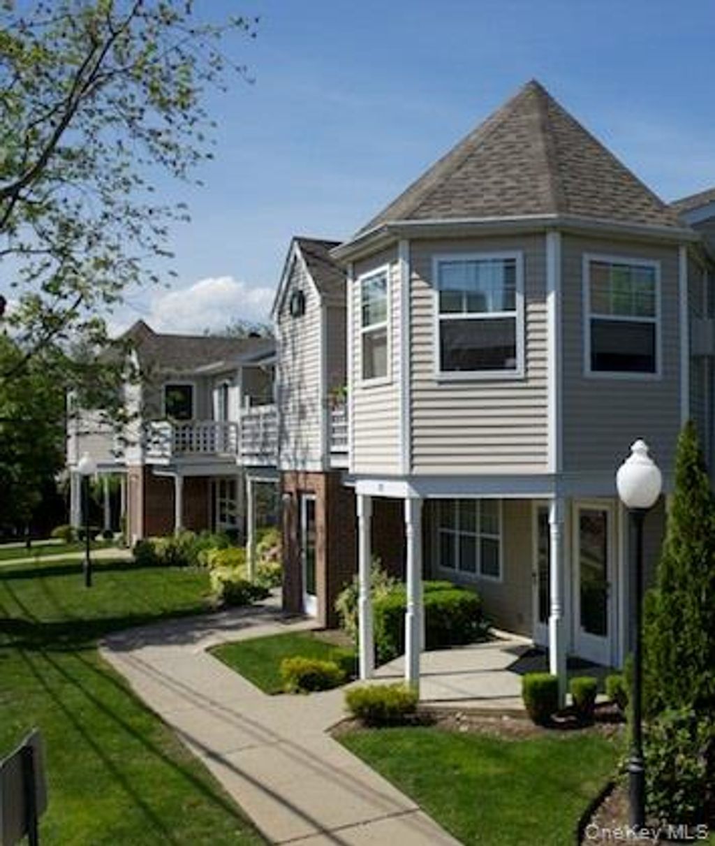 Photo of 55 Fifth Avenue #09, Bay Shore, NY 11706 (MLS # 986647)