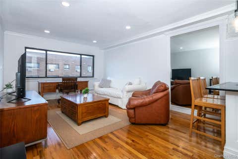 Homes For Sale - 2221 Palmer Avenue #3D<br/> New Rochelle, NY 10801
