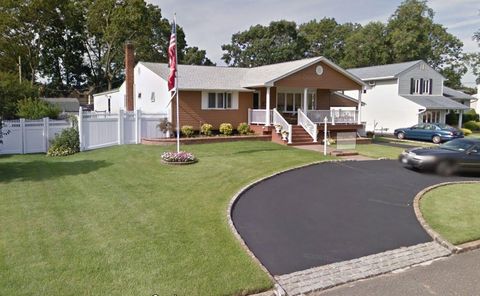 212 Wensley Lane East Islip NY 11730