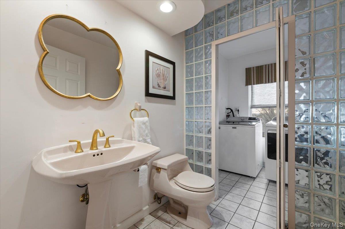 Port Washington, New York 11050, United States, 4 Bedrooms Bedrooms, ,3 BathroomsBathrooms,Residential,Active,253625