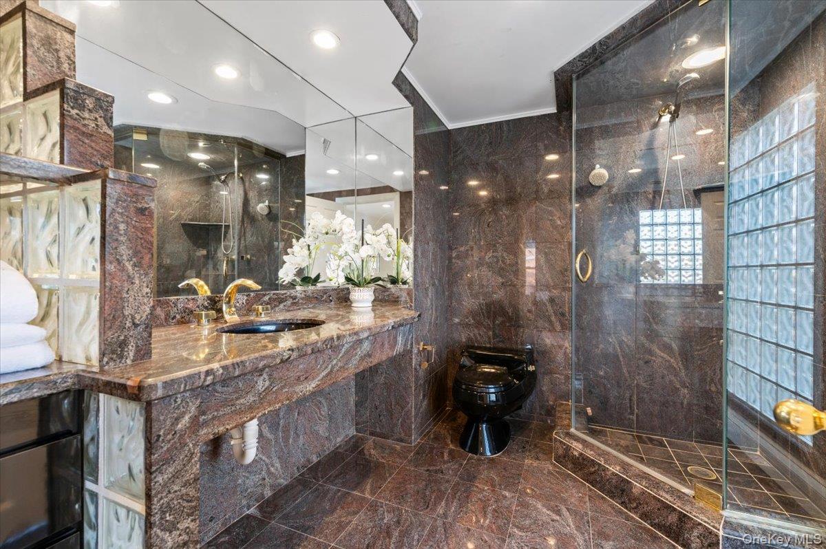 Port Washington, New York 11050, United States, 4 Bedrooms Bedrooms, ,3 BathroomsBathrooms,Residential,Active,253625