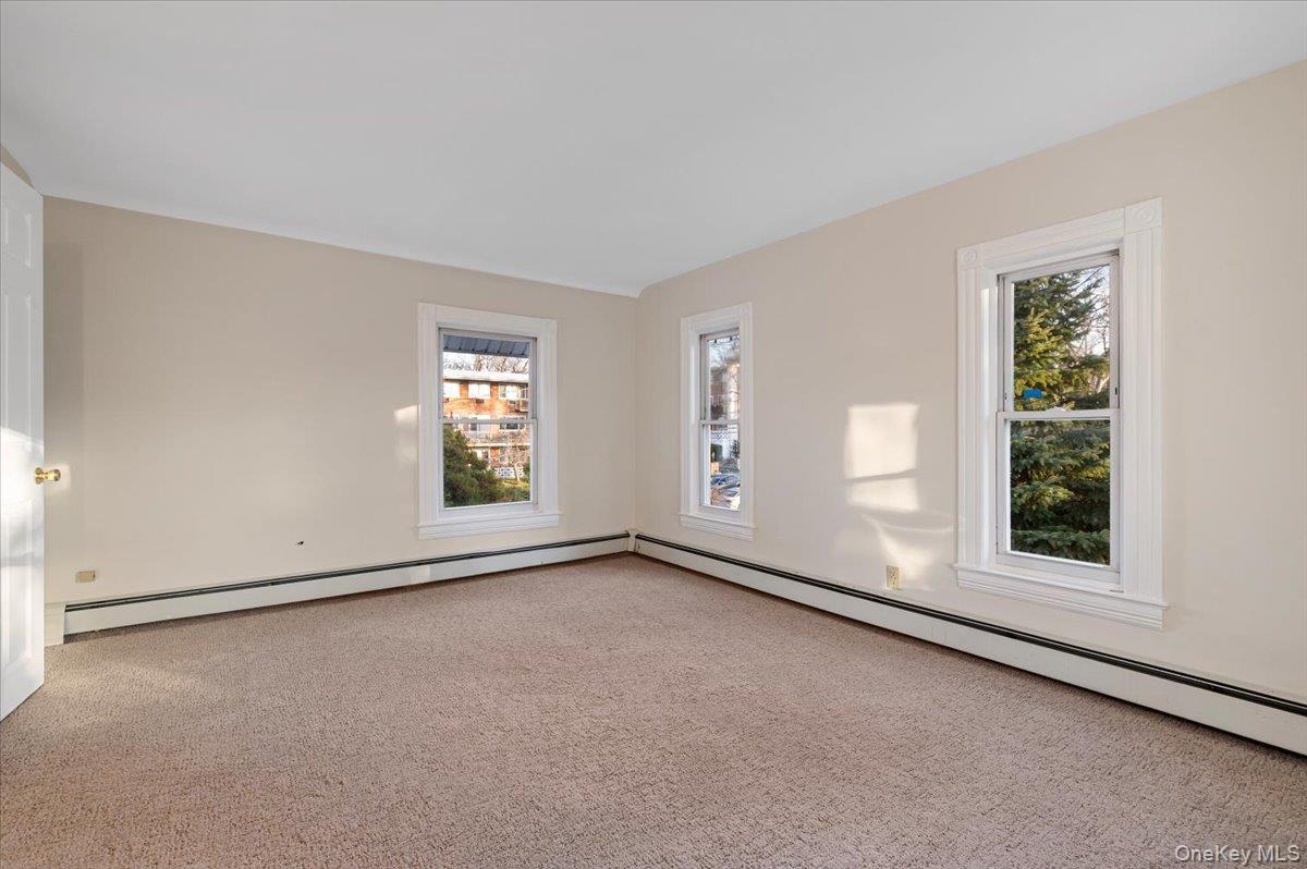 Port Washington, New York 11050, United States, 4 Bedrooms Bedrooms, ,3 BathroomsBathrooms,Residential,Active,253625