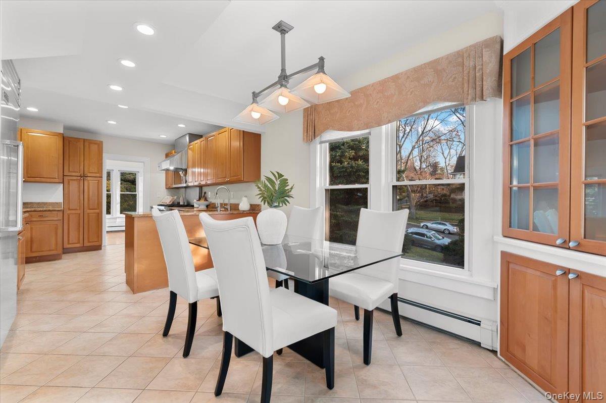 Port Washington, New York 11050, United States, 4 Bedrooms Bedrooms, ,3 BathroomsBathrooms,Residential,Active,253625