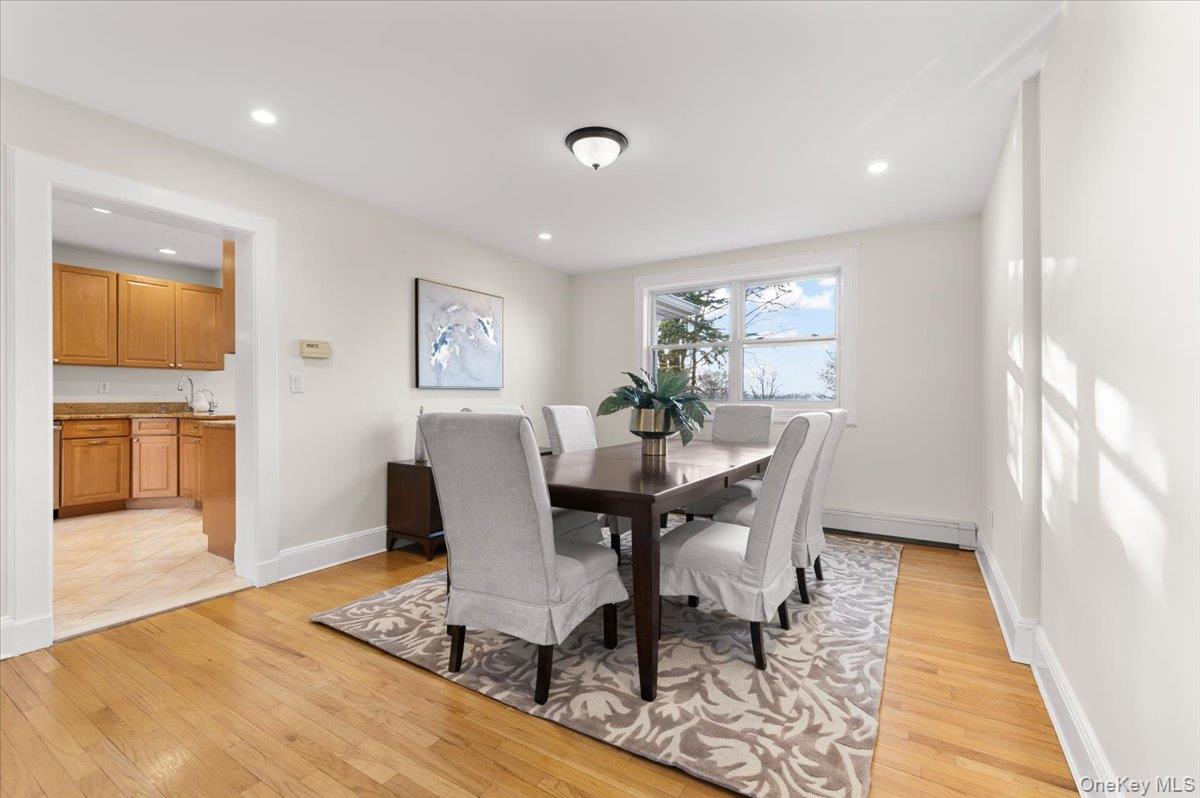 Port Washington, New York 11050, United States, 4 Bedrooms Bedrooms, ,3 BathroomsBathrooms,Residential,Active,253625