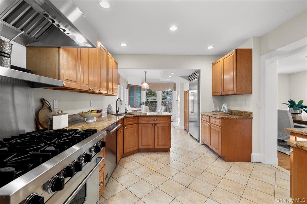 Port Washington, New York 11050, United States, 4 Bedrooms Bedrooms, ,3 BathroomsBathrooms,Residential,Active,253625