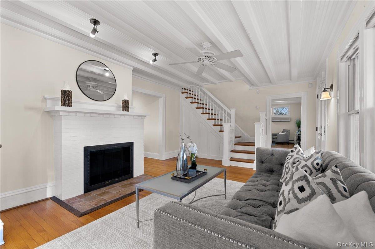 Port Washington, New York 11050, United States, 4 Bedrooms Bedrooms, ,3 BathroomsBathrooms,Residential,Active,253625