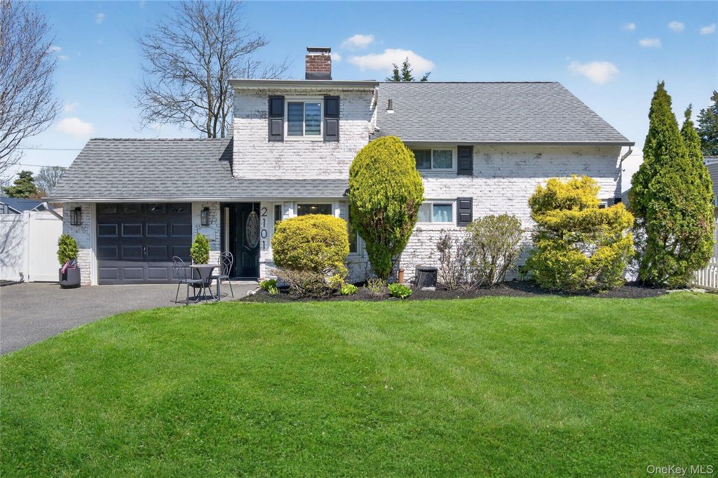 Photo of 2101 Salisbury Park Drive, Westbury, NY 11590 (MLS # 989045)