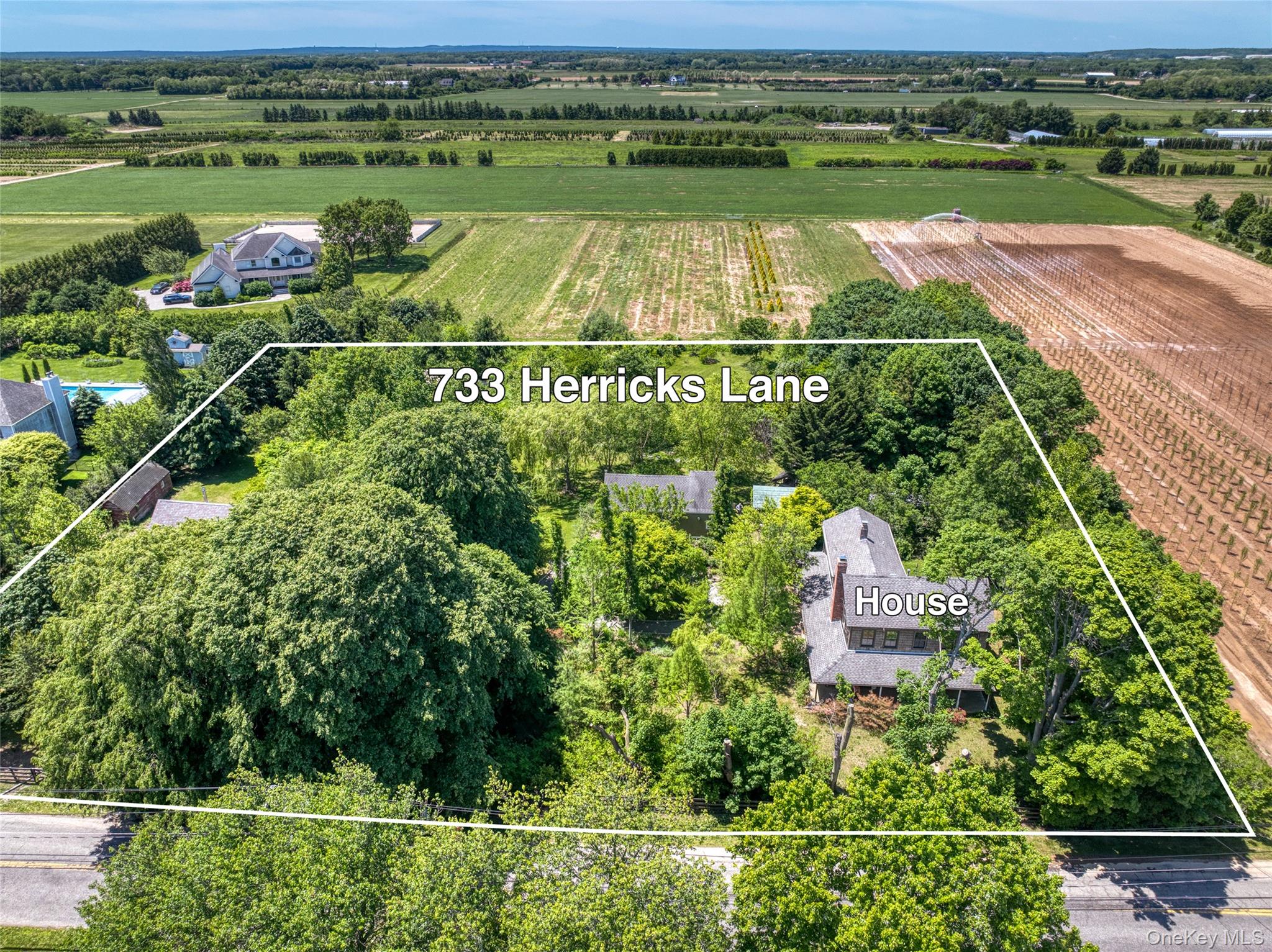 733 Herricks Lane