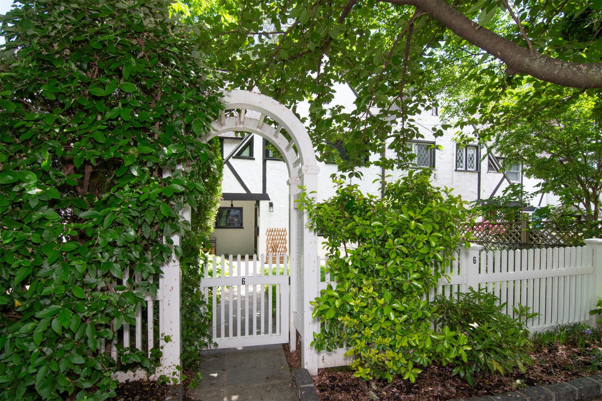 6 Pell Place, Pelham, New York image 2