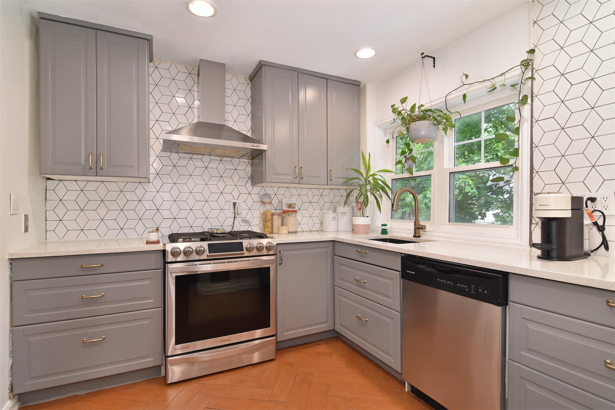6 Pell Place, Pelham, New York image 9