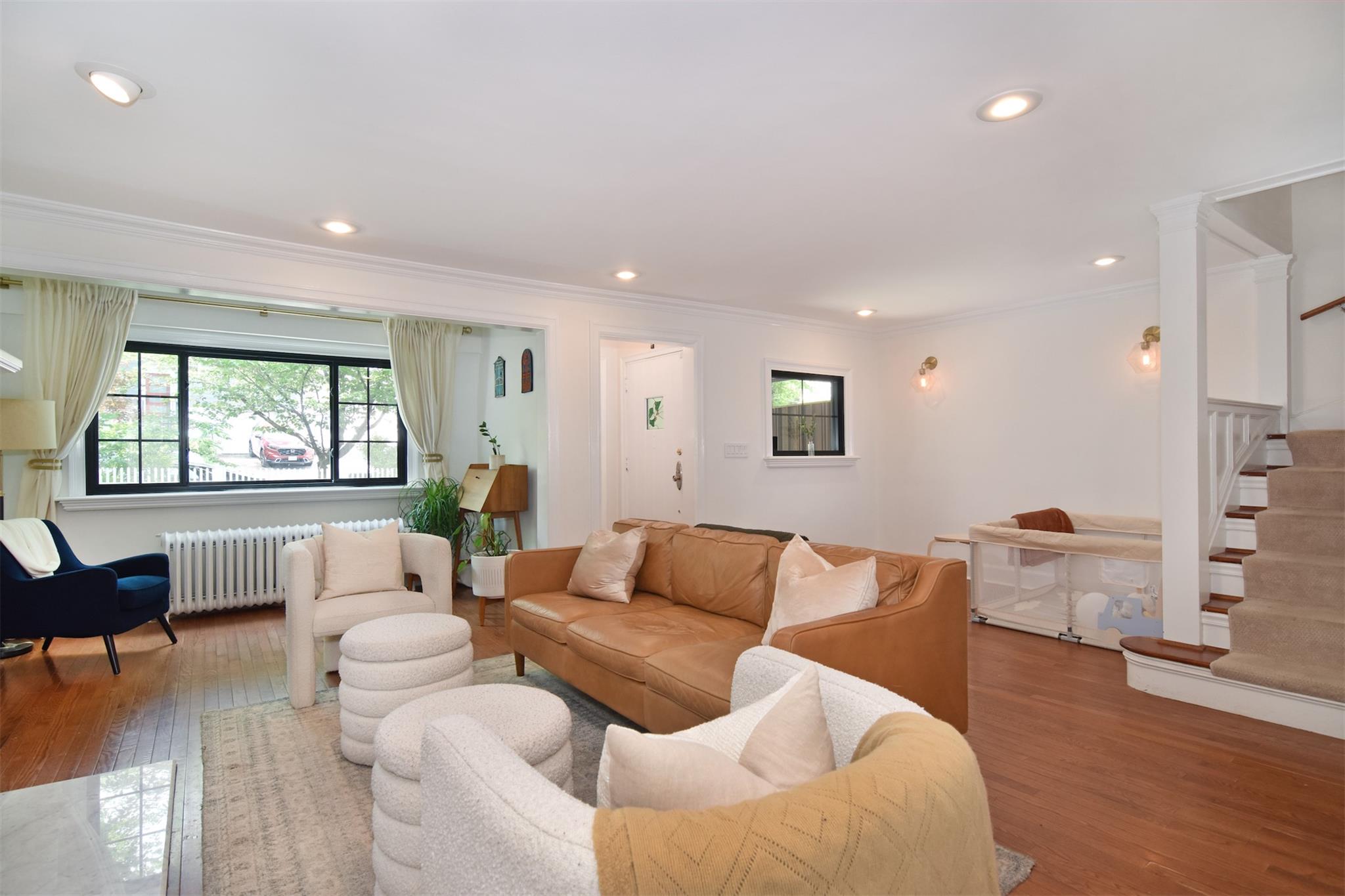 6 Pell Place, Pelham, New York image 3