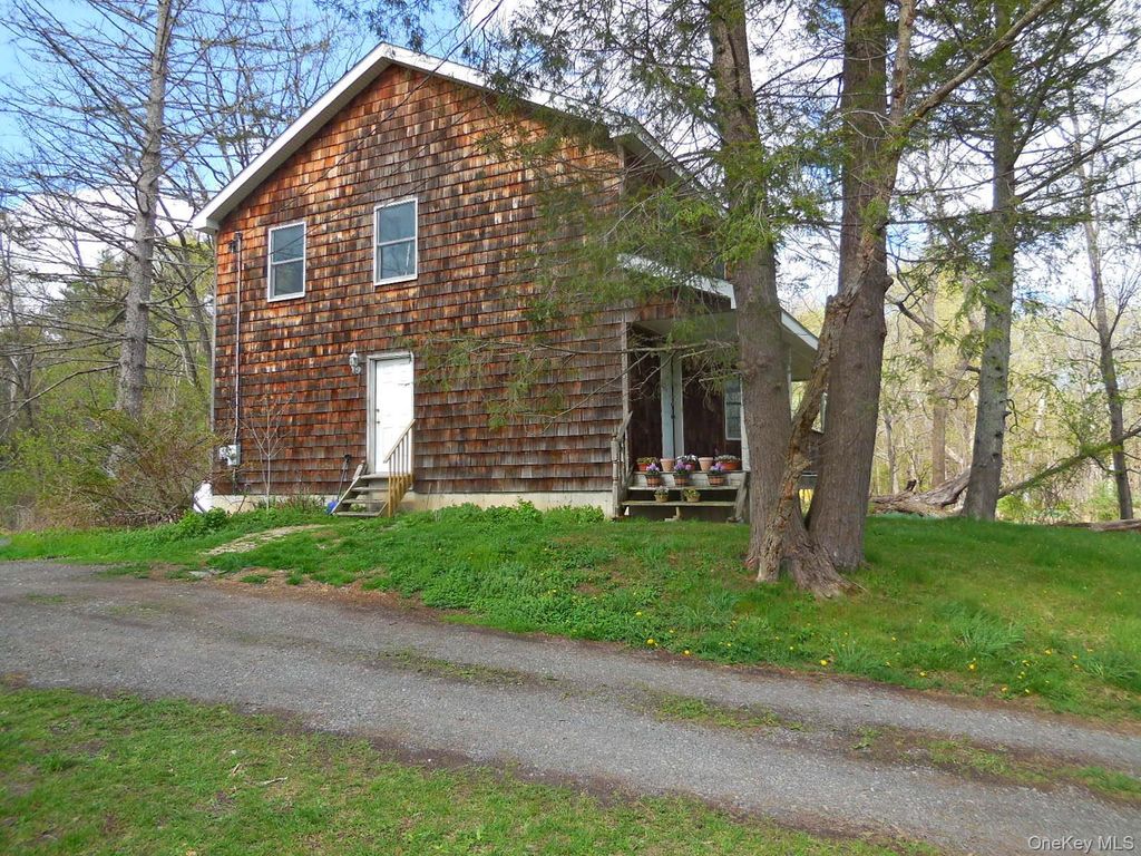 Photo of 617 Burlingham Road, Bloomingburg, NY 12721 (MLS # 987727)