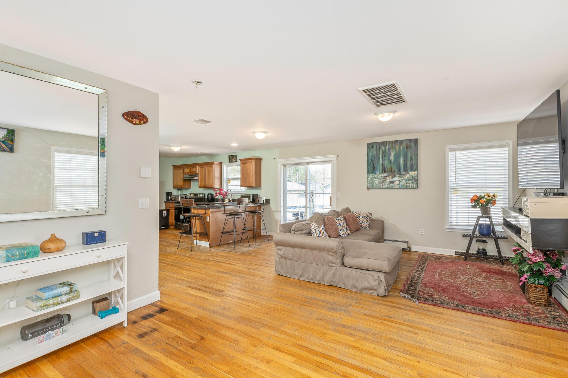 27 Devon Lane, Middle Island, New York image 8