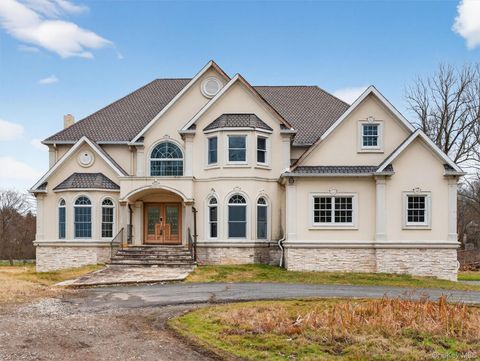 Homes For Sale - 120 E Willow Tree Road<br/> Spring Valley, NY 10977