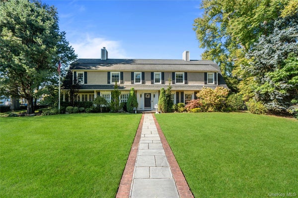 22 NASSAU BLVD, GARDEN CITY, NY 11530 - Image bbeafeca0495b9675b1e85efee802c8a/2204988460
