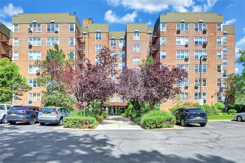 18-40 211 Street Unit 1C, Bayside, NY 11360 - MLS#: 900668