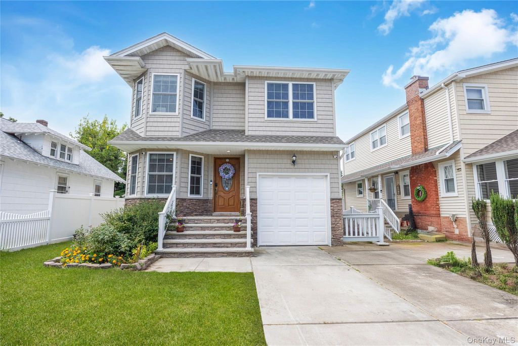 Photo of 2758 Harvard Place, Baldwin, NY 11510 (MLS # 928528)