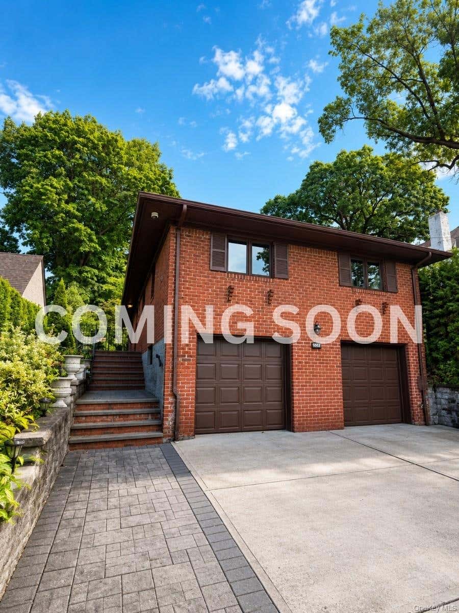 Photo of 255-24 Iowa Road, Little Neck, NY 11362 (MLS # 1030446)
