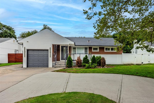 84 ROSEDALE RD, VALLEY STREAM, NY 11581 - Image bbf6a91a5cf76556cdd52f4fe3f3d541/1651485579