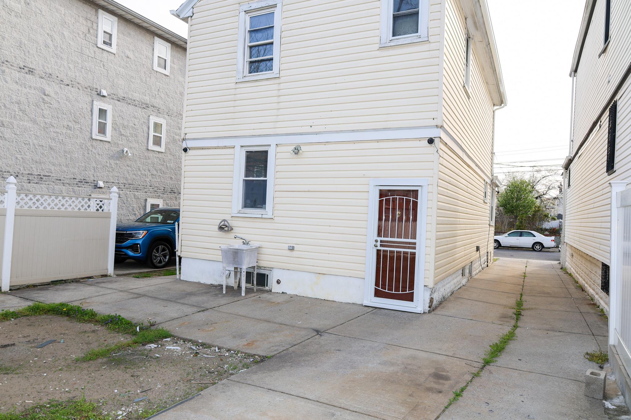 10921 114th Street, Richmond Hill, New York image 3