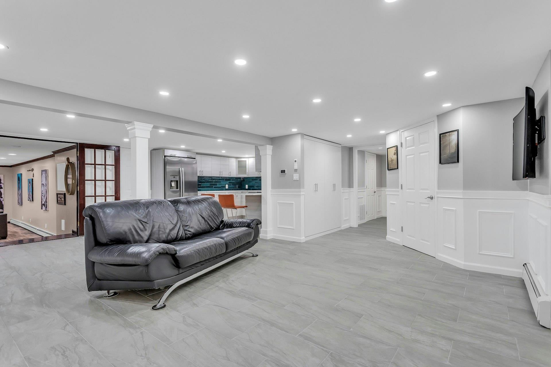 21 Buttonwood Drive, Dix Hills, New York image 32