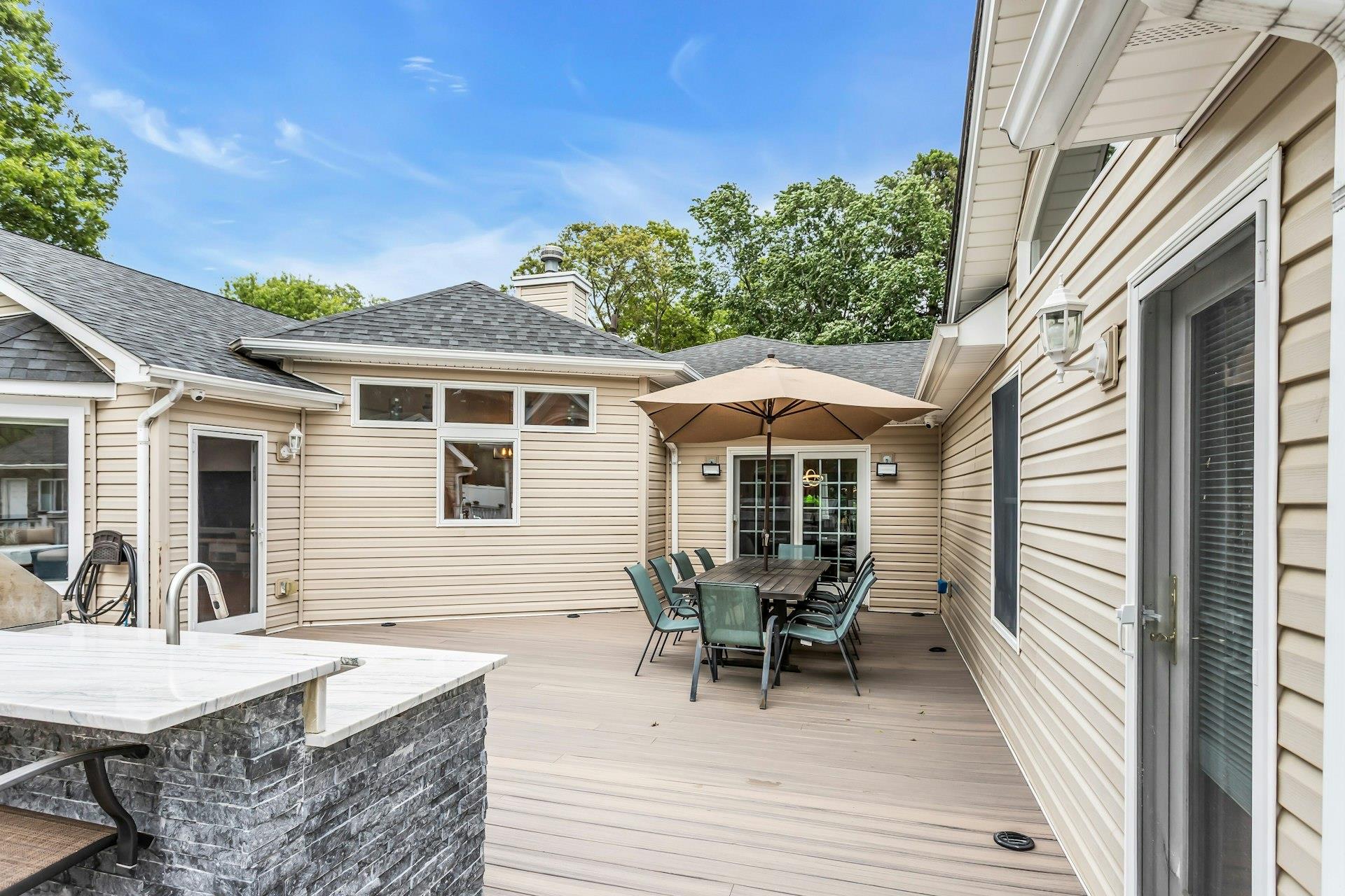 21 Buttonwood Drive, Dix Hills, New York image 38