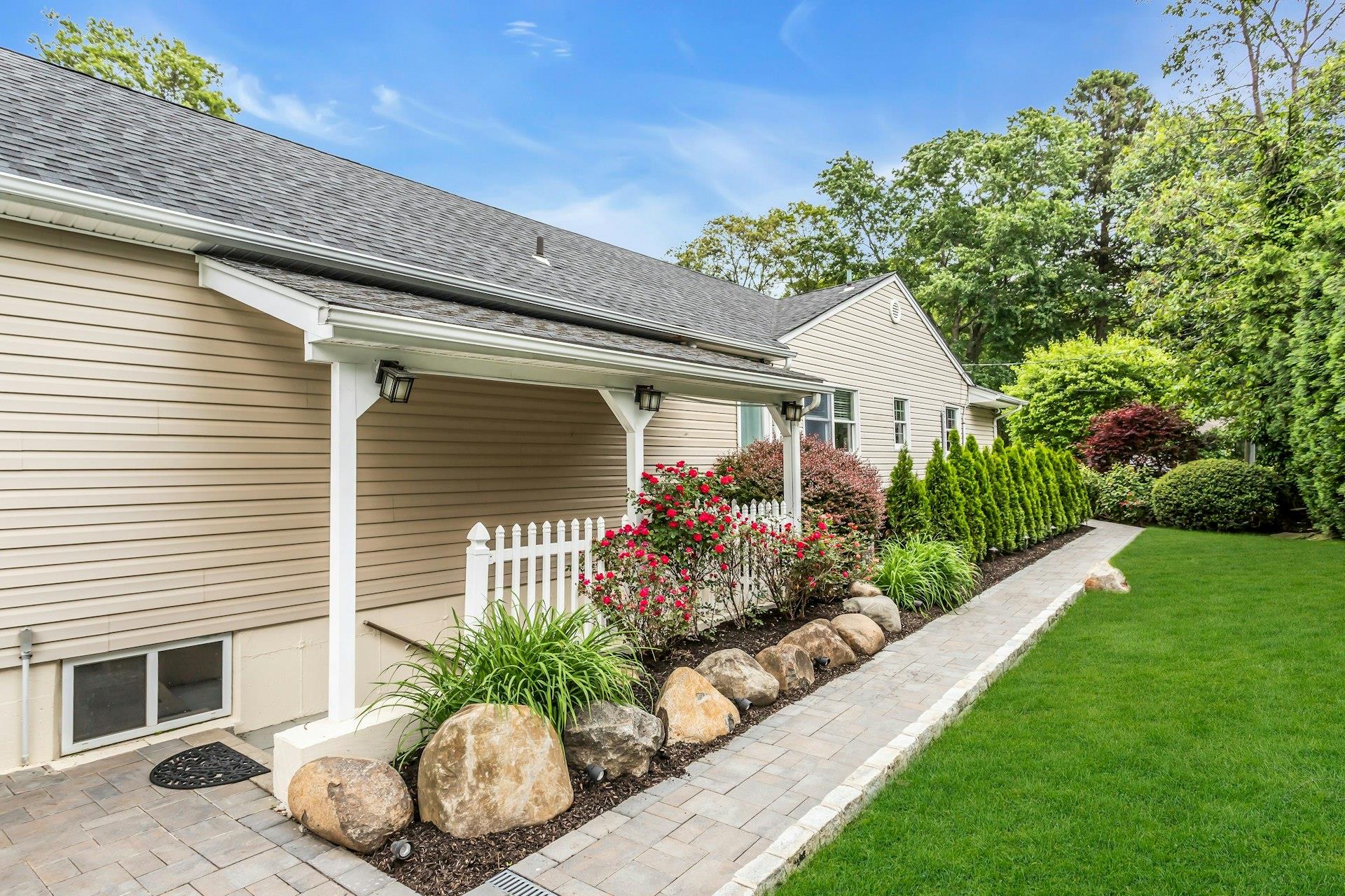 21 Buttonwood Drive, Dix Hills, New York image 37
