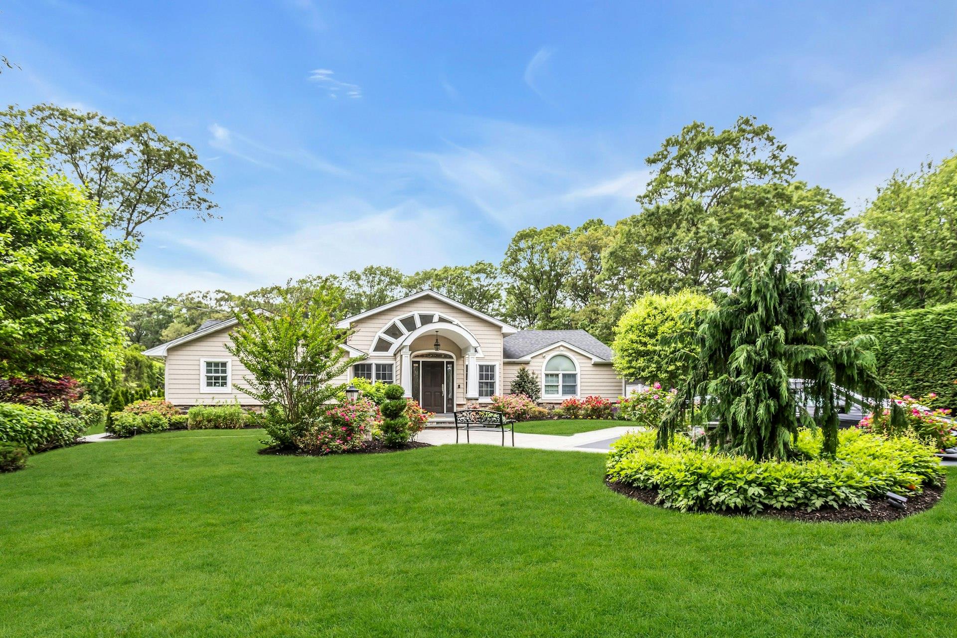 21 Buttonwood Drive, Dix Hills, New York image 3