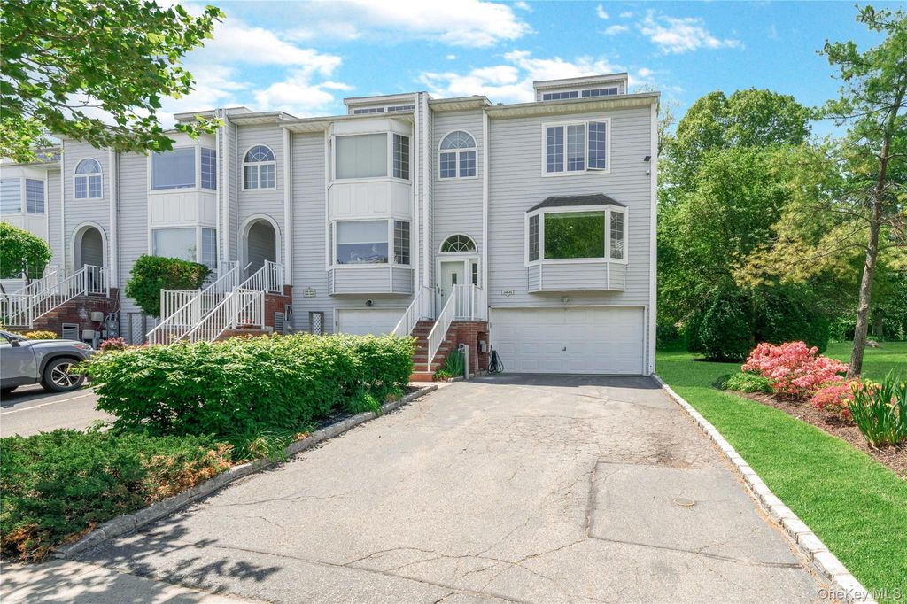 Photo of 24002 Oak Park Drive #18C, Little Neck, NY 11362 (MLS # 999073)