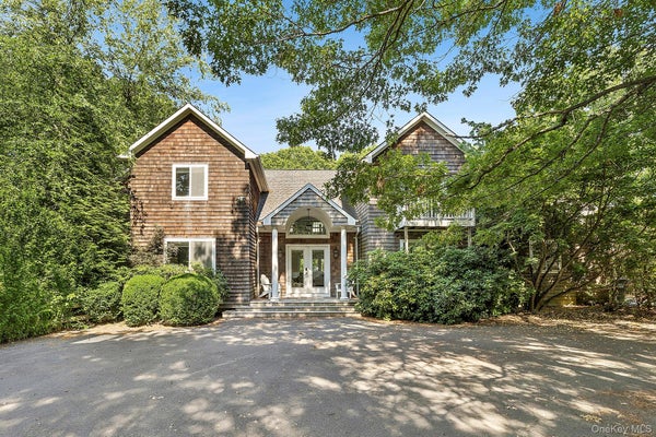 9 ROSEBUD LN, EAST QUOGUE, NY 11942 - Image bc14f2d6192210ef9436a90cd399e474/3736104792