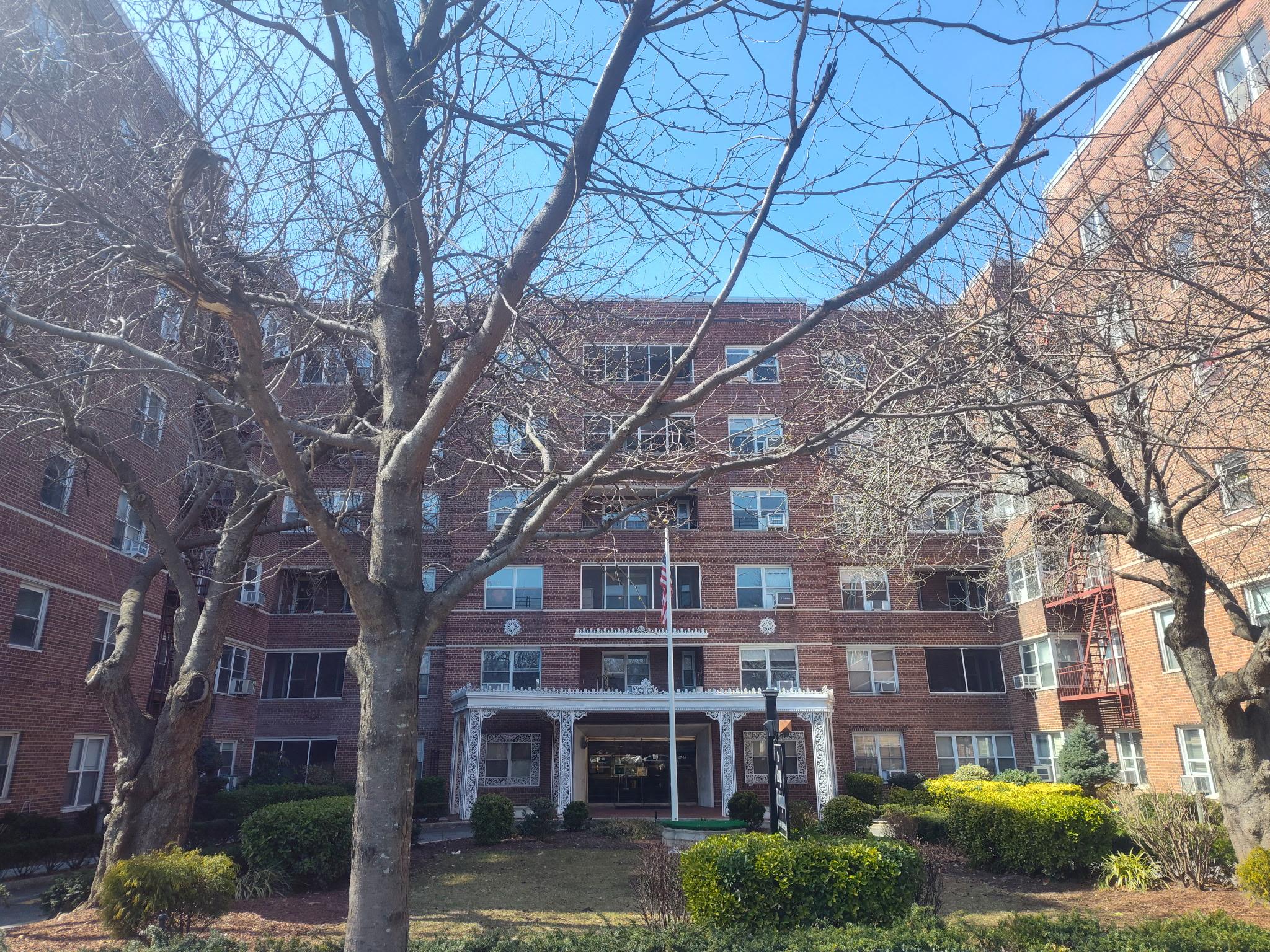Property for Sale at 108 Street B64, Forest Hills, Queens, NY - Bedrooms: 3 
Bathrooms: 2 
Rooms: 6  - $825,000