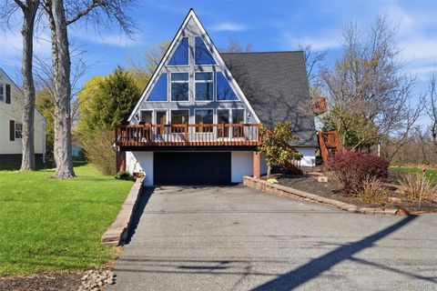 Photo of 180 E Railroad Avenue, West Haverstraw, NY 10993 (MLS # 984186)