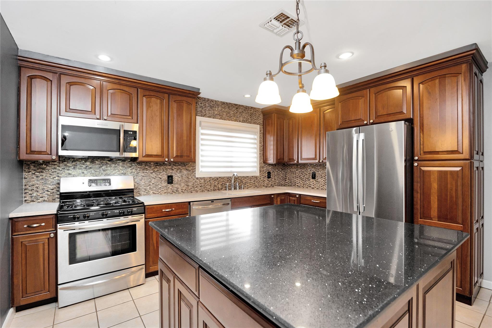 548 New Highway, Hauppauge, New York image 10