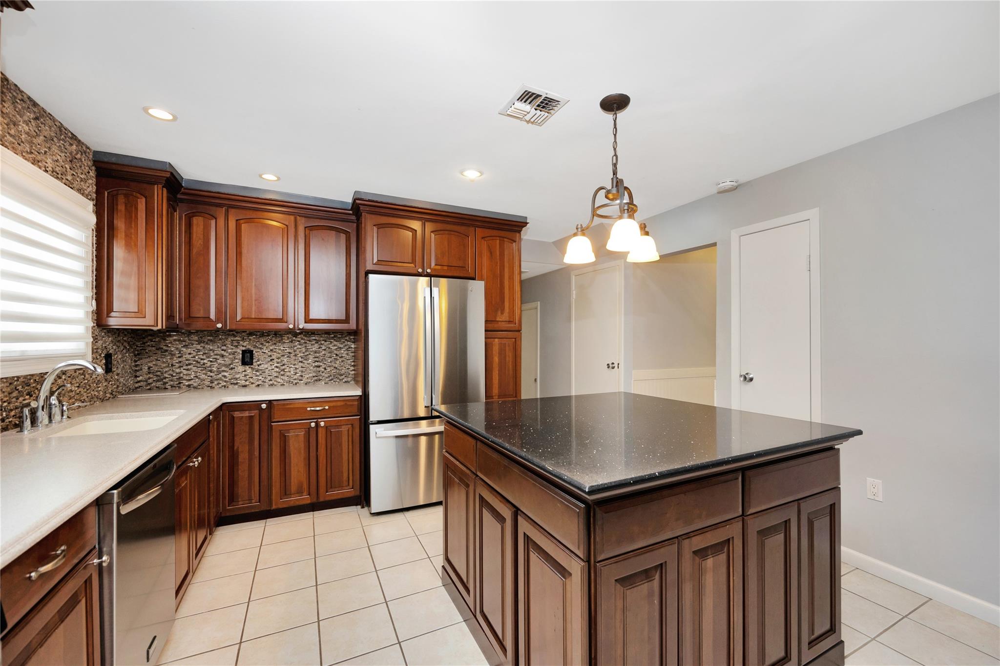 548 New Highway, Hauppauge, New York image 12