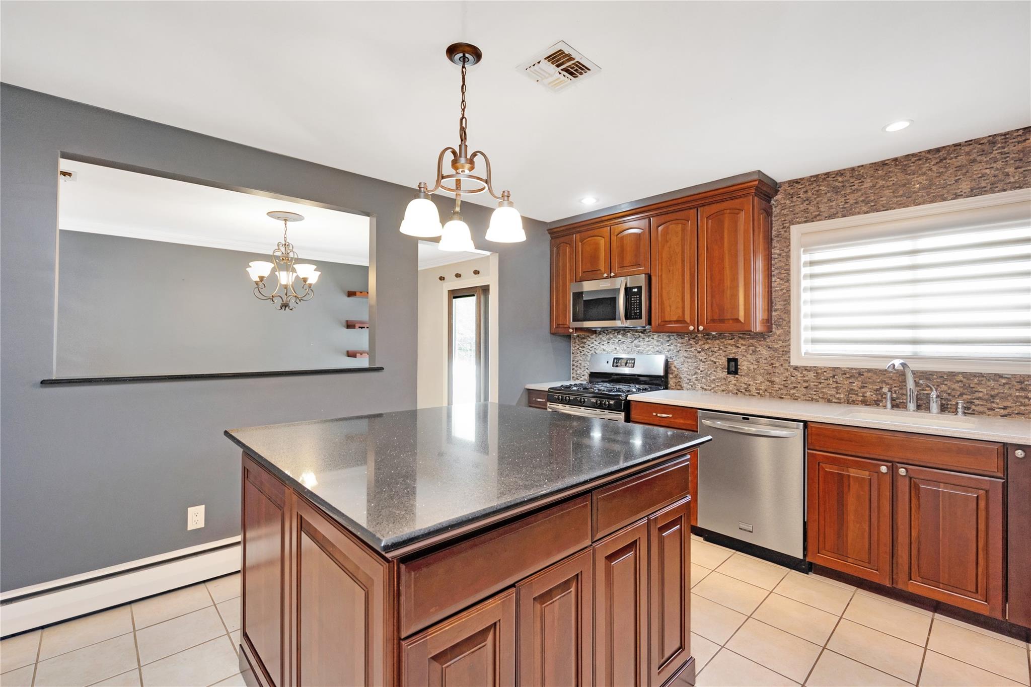 548 New Highway, Hauppauge, New York image 11