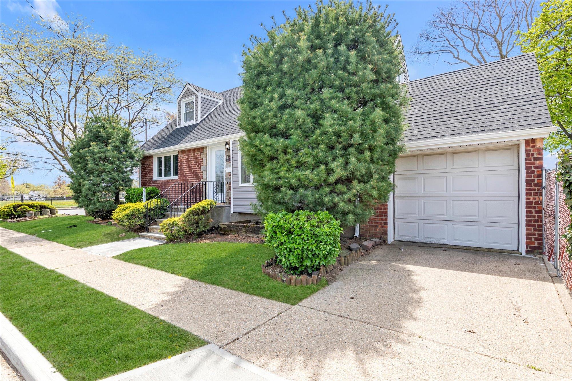 801 Mirabelle Avenue, Westbury, New York image 21