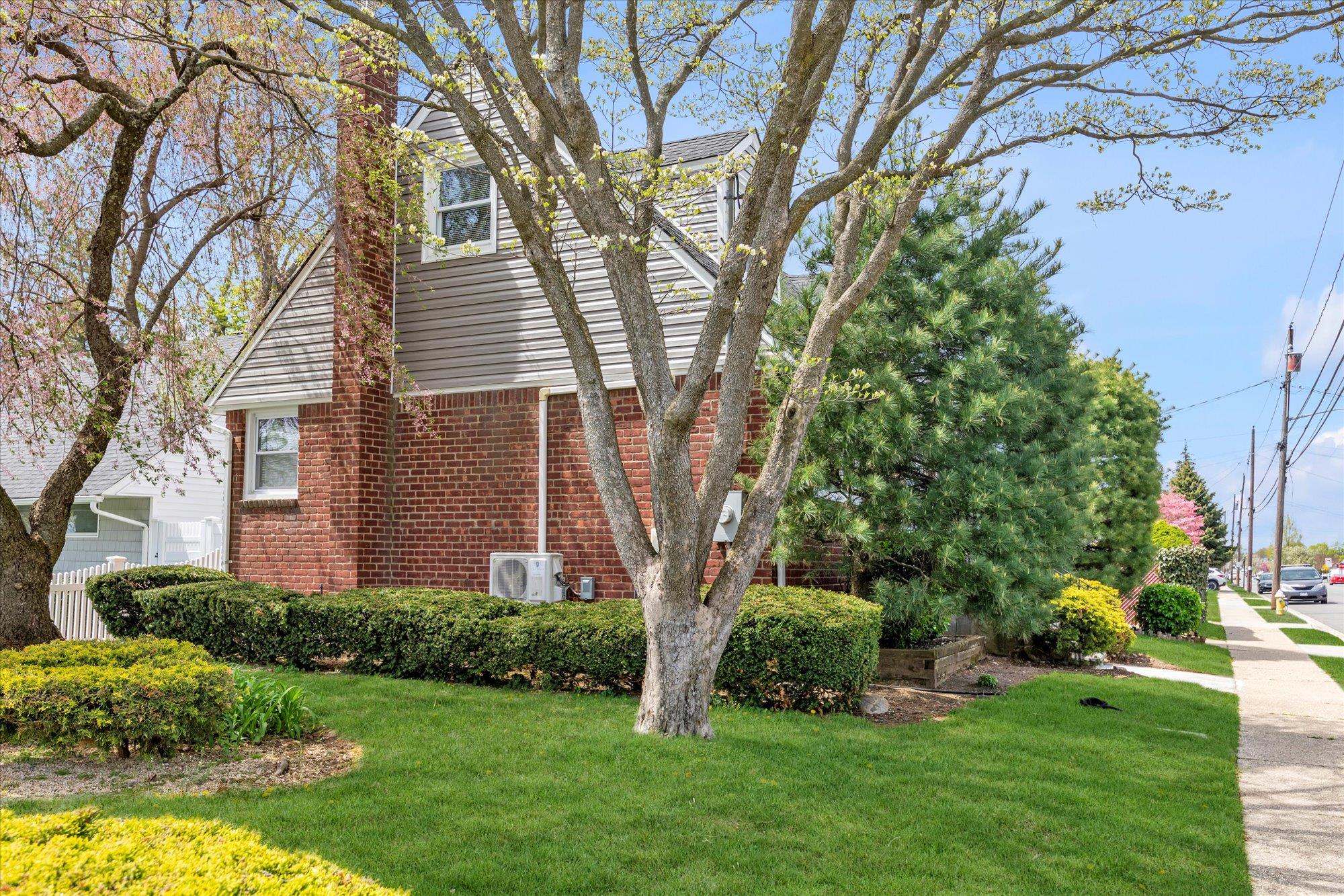 801 Mirabelle Avenue, Westbury, New York image 20