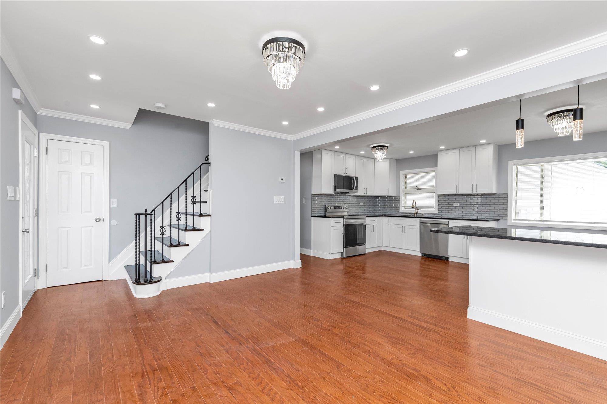 801 Mirabelle Avenue, Westbury, New York image 3