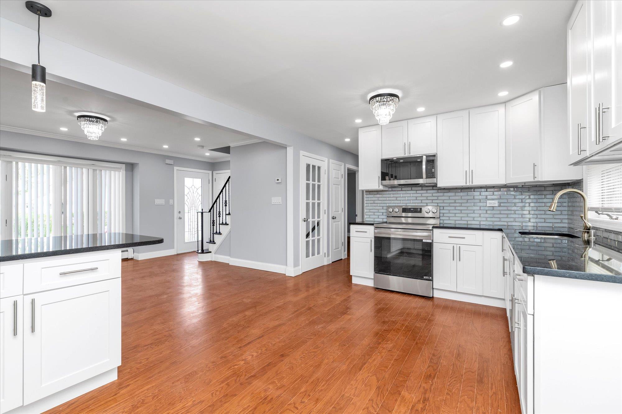 801 Mirabelle Avenue, Westbury, New York image 7