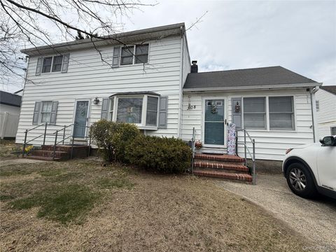 Apartment For Rent - 308 Kansas Street<br/> Lindenhurst, NY 11757