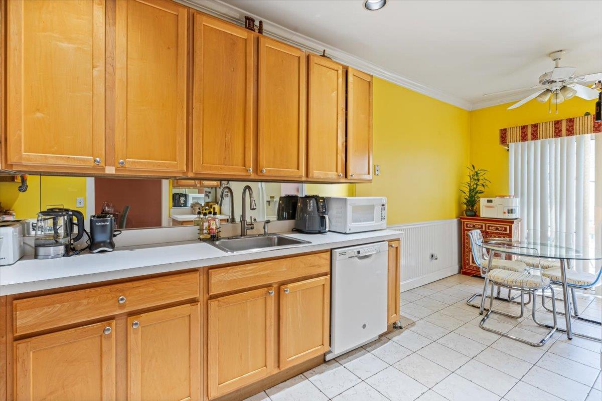 22 Apricot Court, Melville, New York image 10