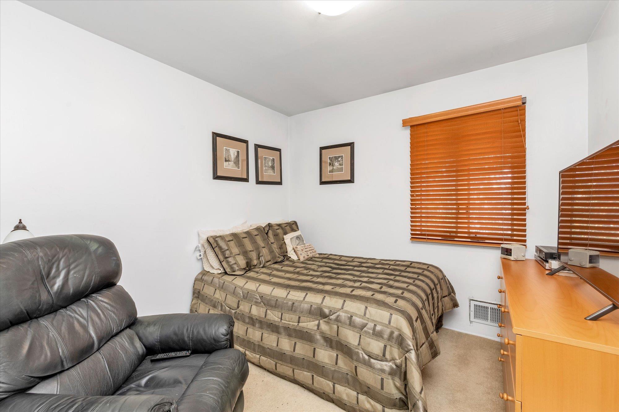 1692 North Gate, Merrick, New York image 12